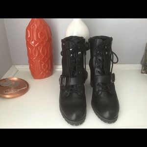 Vera Wang Boots